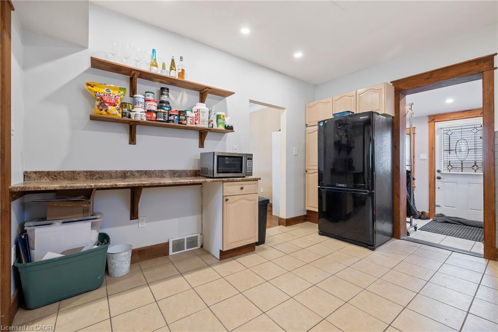 4731 Third Avenue, Niagara Falls, ON - Indoor