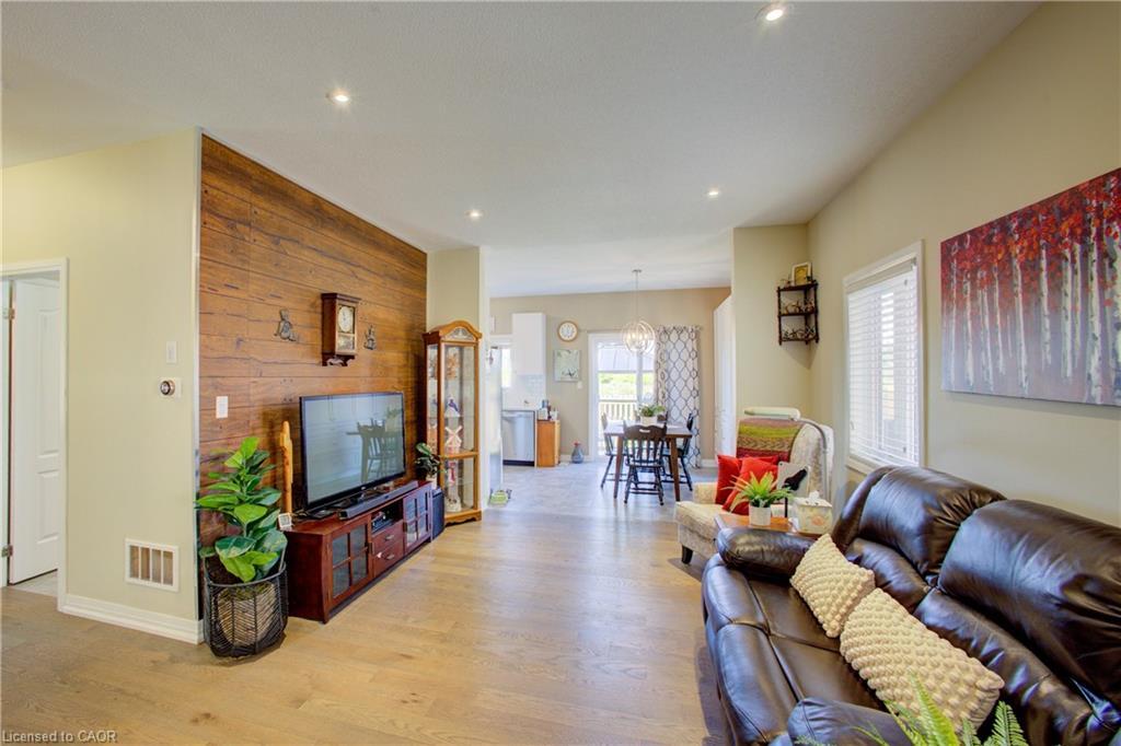 42 Jenkins Street, Grand Valley, ON - Indoor Photo Showing Living Room