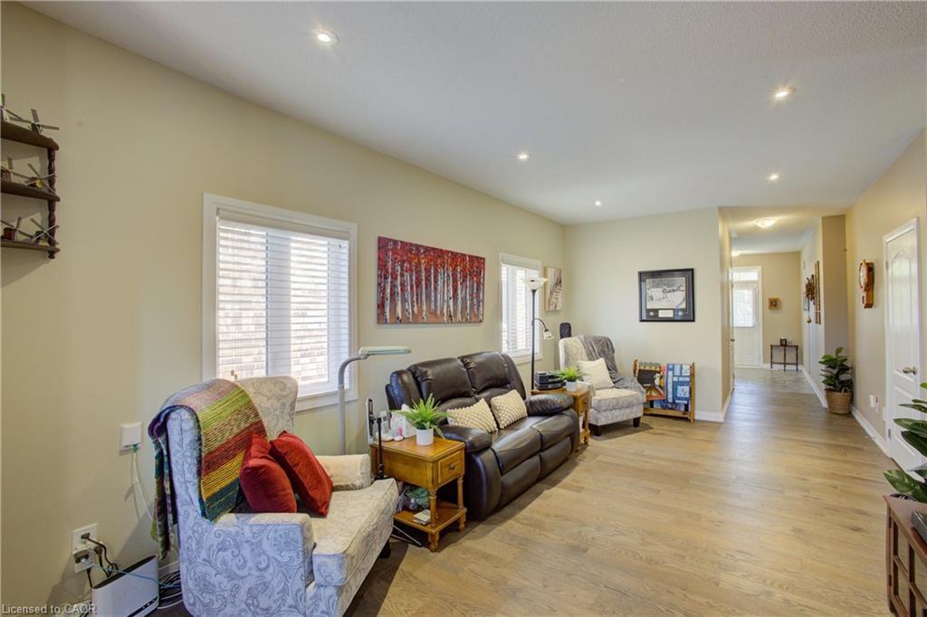 42 Jenkins Street, Grand Valley, ON - Indoor Photo Showing Living Room