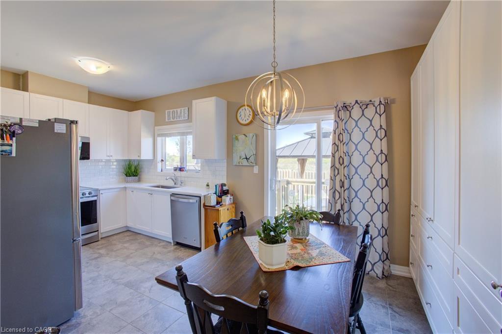 42 Jenkins Street, Grand Valley, ON - Indoor Photo Showing Dining Room