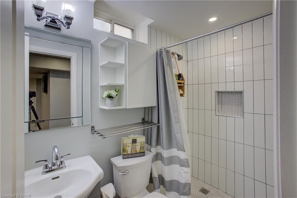 42 Jenkins Street, Grand Valley, ON - Indoor Photo Showing Bathroom