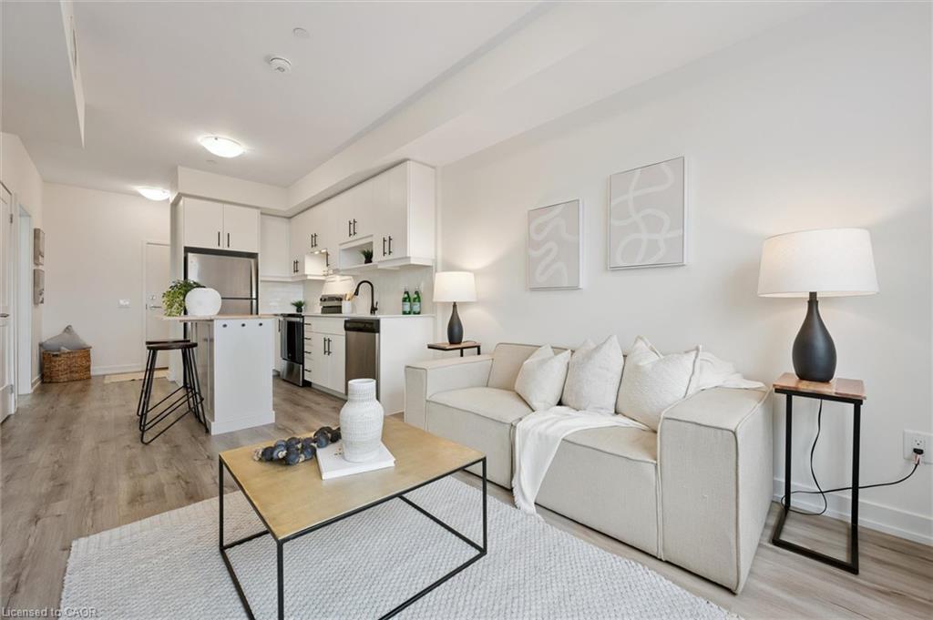 516-251 Northfield Drive E, Waterloo, ON - Indoor Photo Showing Living Room