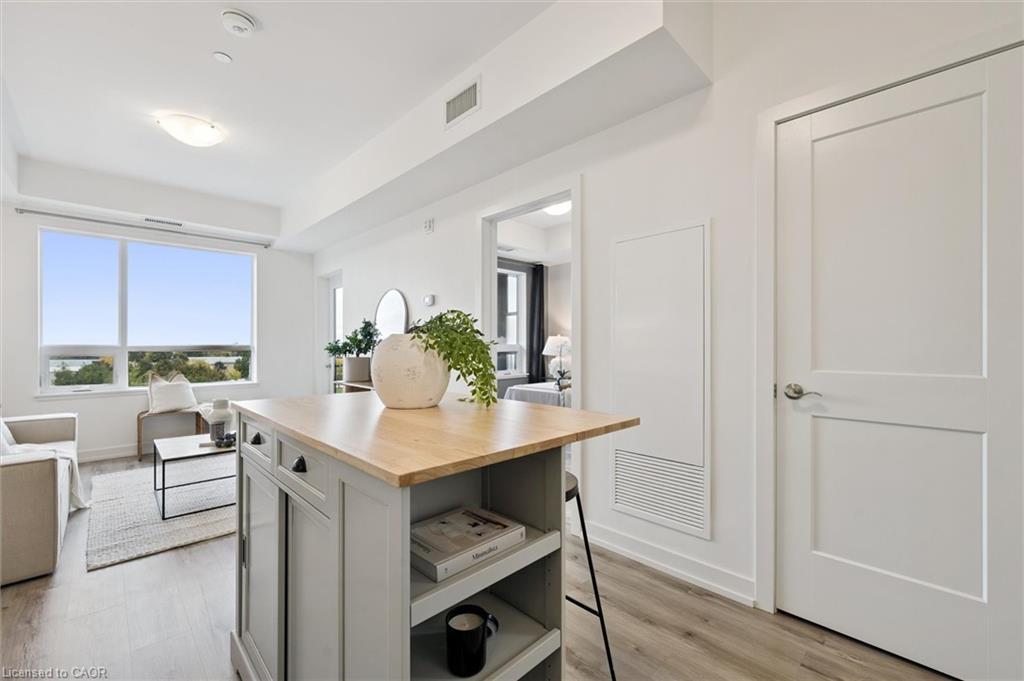 516-251 Northfield Drive E, Waterloo, ON - Indoor