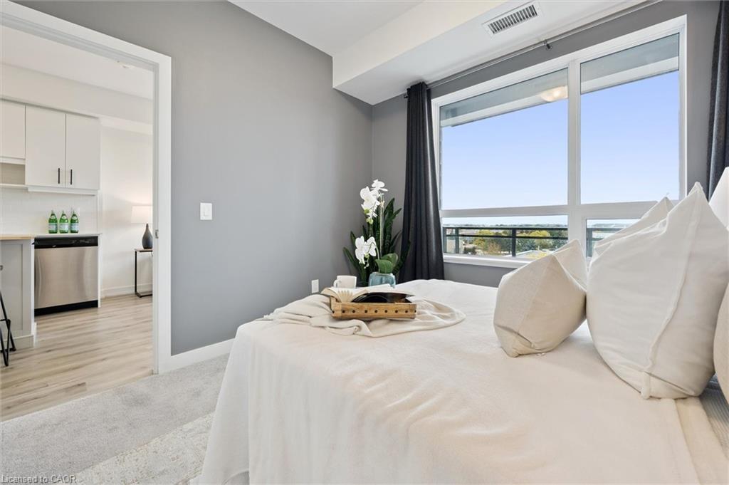 516-251 Northfield Drive E, Waterloo, ON - Indoor Photo Showing Bedroom
