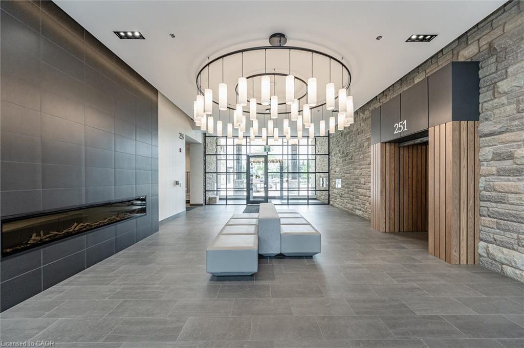 516-251 Northfield Drive E, Waterloo, ON - Indoor Photo Showing Other Room