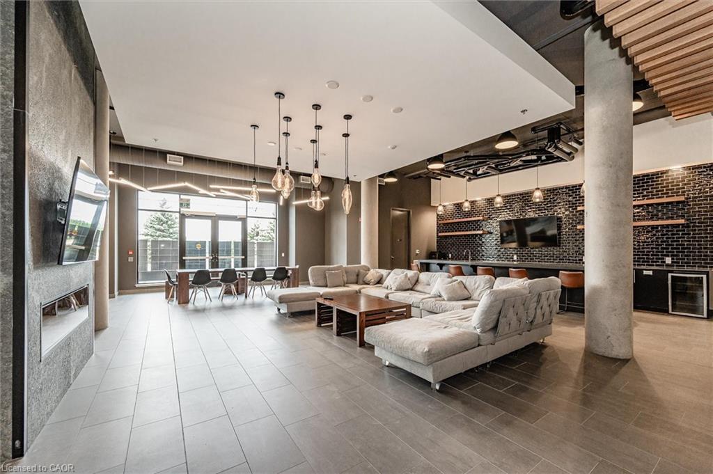 516-251 Northfield Drive E, Waterloo, ON - Indoor
