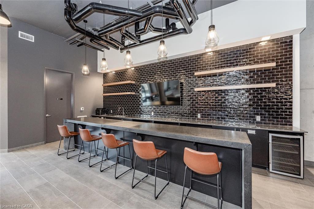 516-251 Northfield Drive E, Waterloo, ON - Indoor