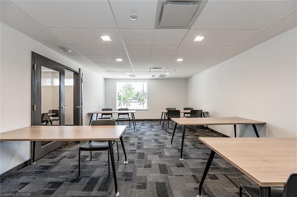 516-251 Northfield Drive E, Waterloo, ON - Indoor Photo Showing Other Room