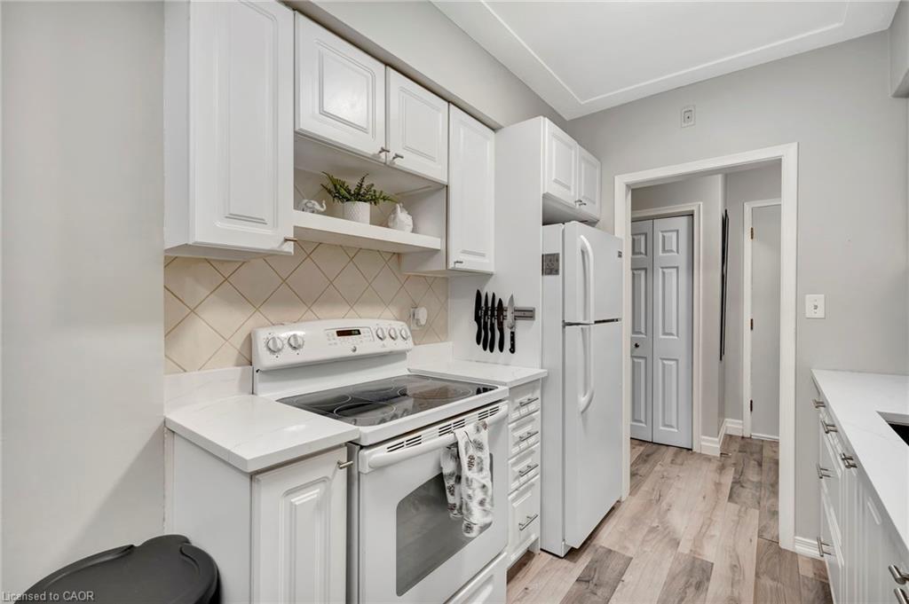 307-11 Woodman Drive S, Hamilton, ON - Indoor Photo Showing Kitchen