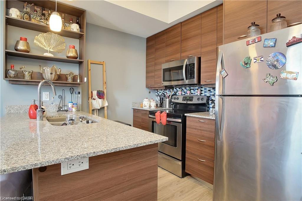 1501-318 Spruce Street, Waterloo, ON - Indoor Photo Showing Kitchen