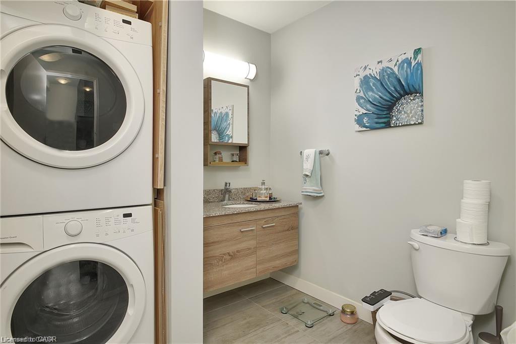 1501-318 Spruce Street, Waterloo, ON - Indoor Photo Showing Laundry Room