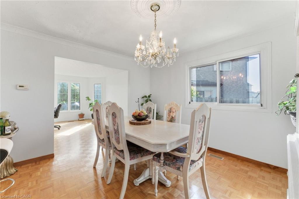 2 Morningstar Court, Hamilton, ON - Indoor Photo Showing Dining Room