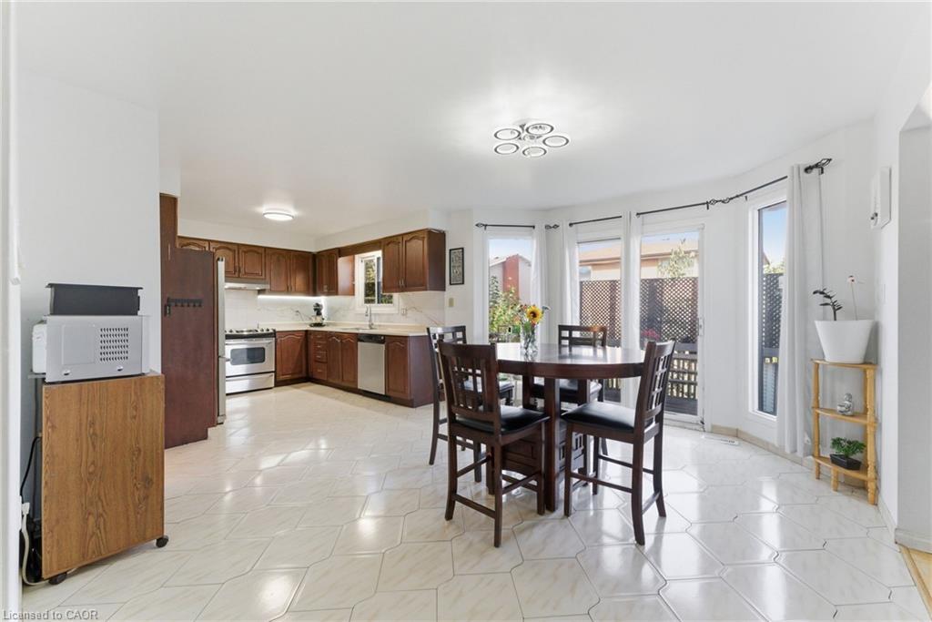 2 Morningstar Court, Hamilton, ON - Indoor Photo Showing Dining Room
