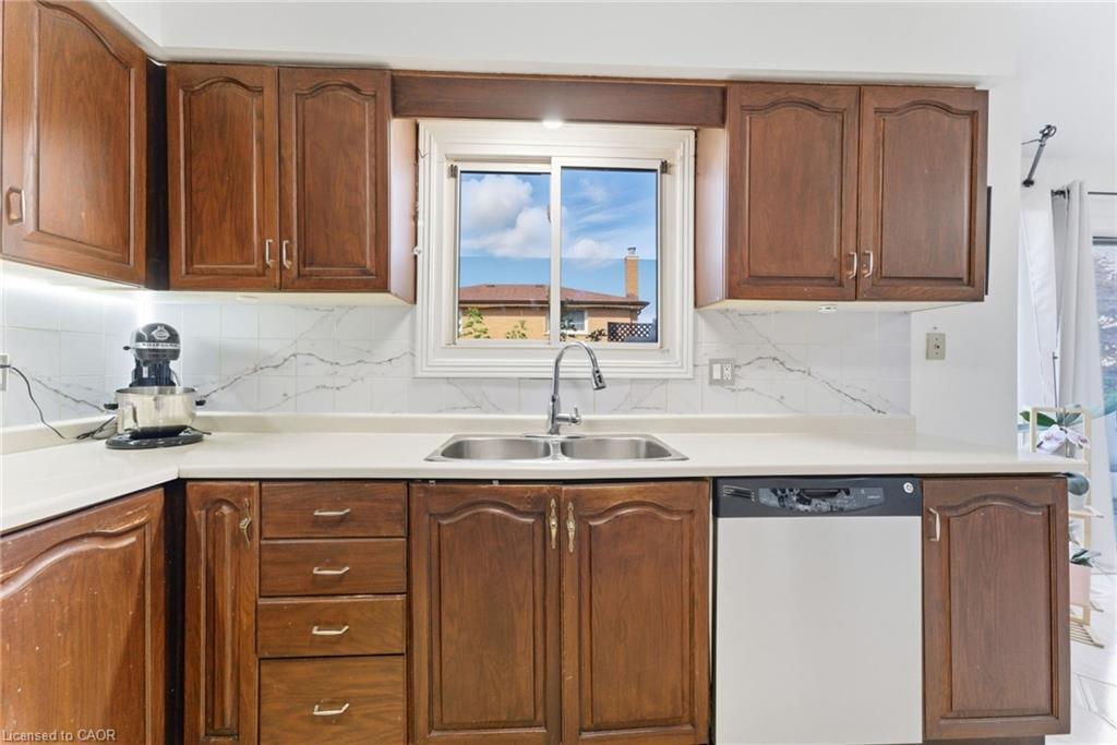 2 Morningstar Court, Hamilton, ON - Indoor Photo Showing Kitchen With Double Sink