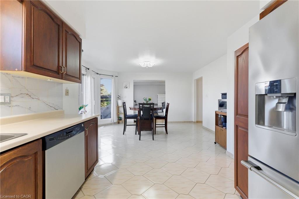 2 Morningstar Court, Hamilton, ON - Indoor Photo Showing Kitchen