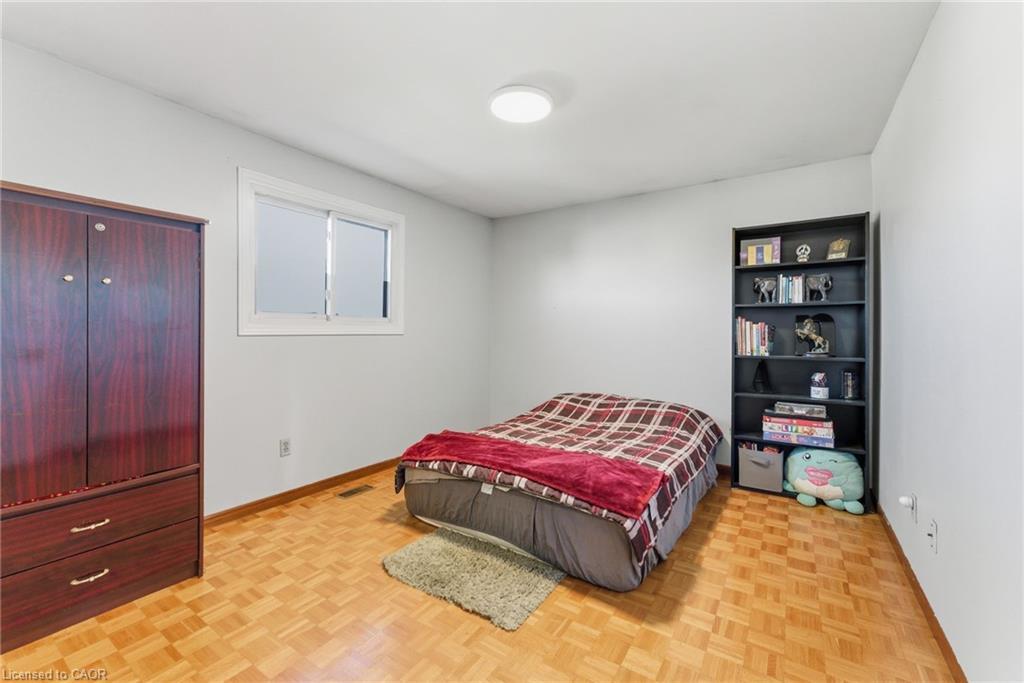 2 Morningstar Court, Hamilton, ON - Indoor Photo Showing Bedroom