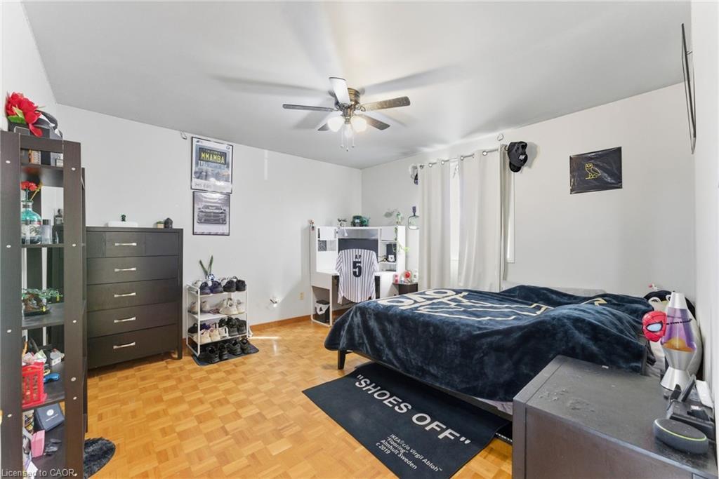 2 Morningstar Court, Hamilton, ON - Indoor Photo Showing Bedroom
