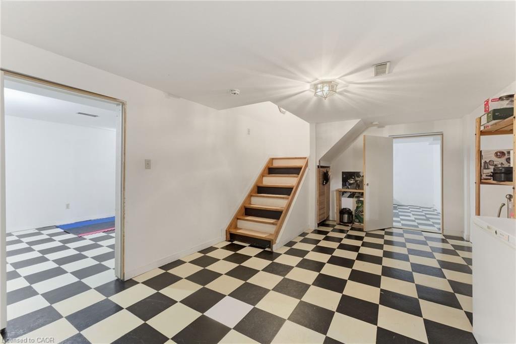 2 Morningstar Court, Hamilton, ON - Indoor Photo Showing Other Room