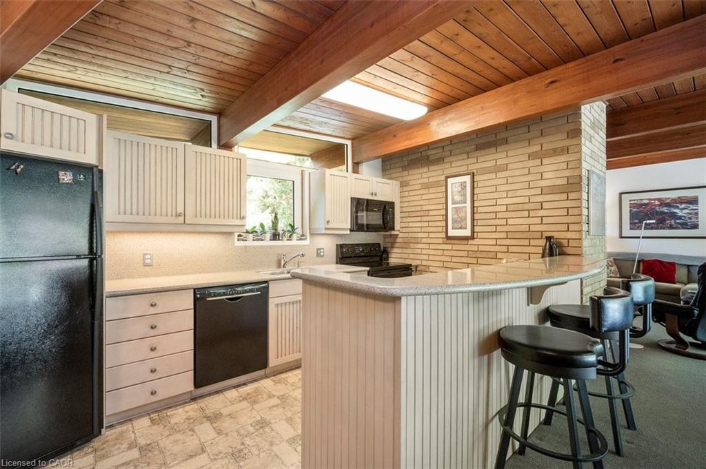 1441 Mineral Springs Road, Hamilton, ON - Indoor Photo Showing Kitchen