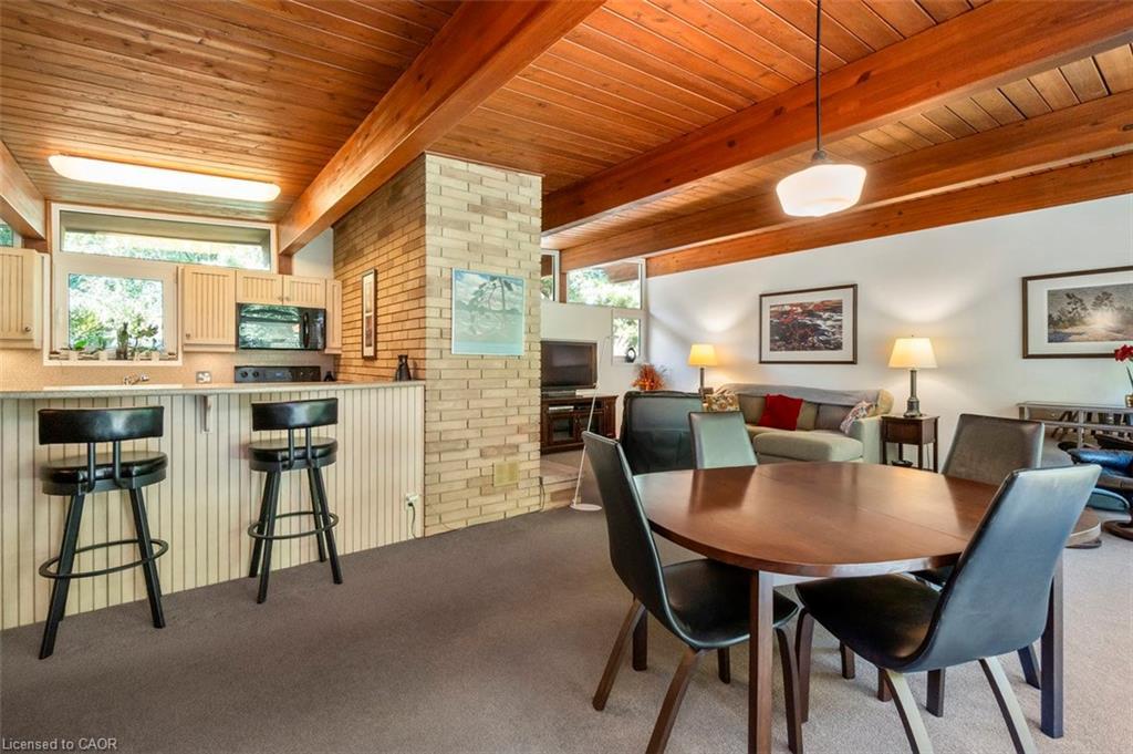 1441 Mineral Springs Road, Hamilton, ON - Indoor Photo Showing Dining Room