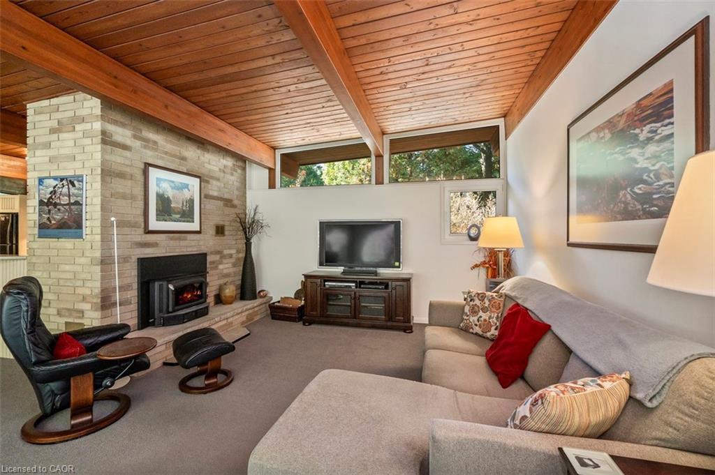 1441 Mineral Springs Road, Hamilton, ON - Indoor Photo Showing Living Room With Fireplace