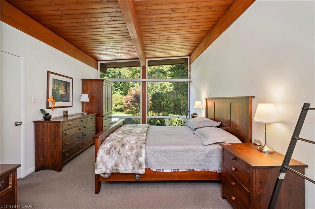 1441 Mineral Springs Road, Hamilton, ON - Indoor Photo Showing Bedroom
