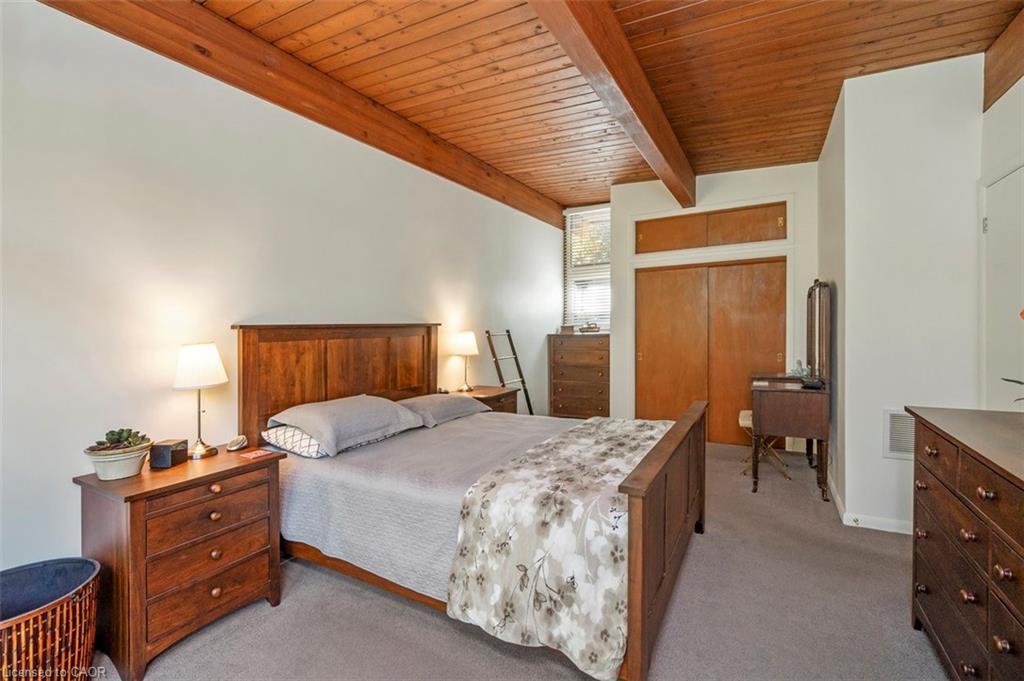 1441 Mineral Springs Road, Hamilton, ON - Indoor Photo Showing Bedroom