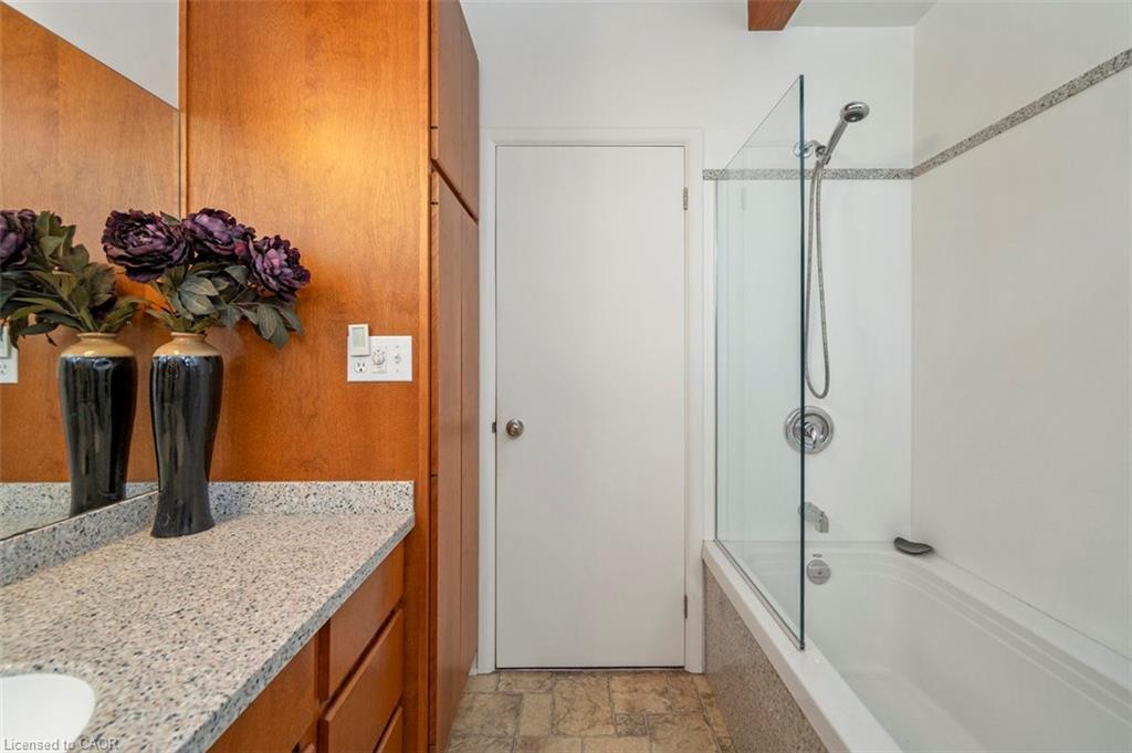 1441 Mineral Springs Road, Hamilton, ON - Indoor