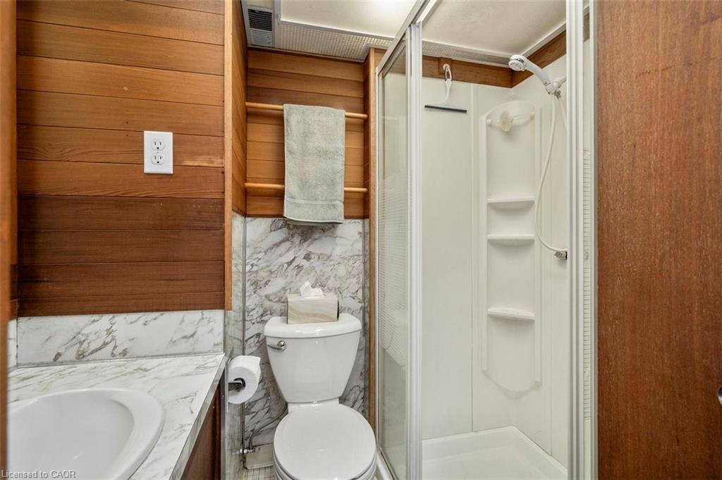 1441 Mineral Springs Road, Hamilton, ON - Indoor Photo Showing Bathroom