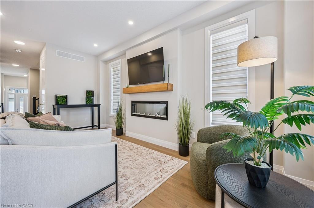 109 Catherine Street, New Hamburg, ON - Indoor Photo Showing Living Room With Fireplace