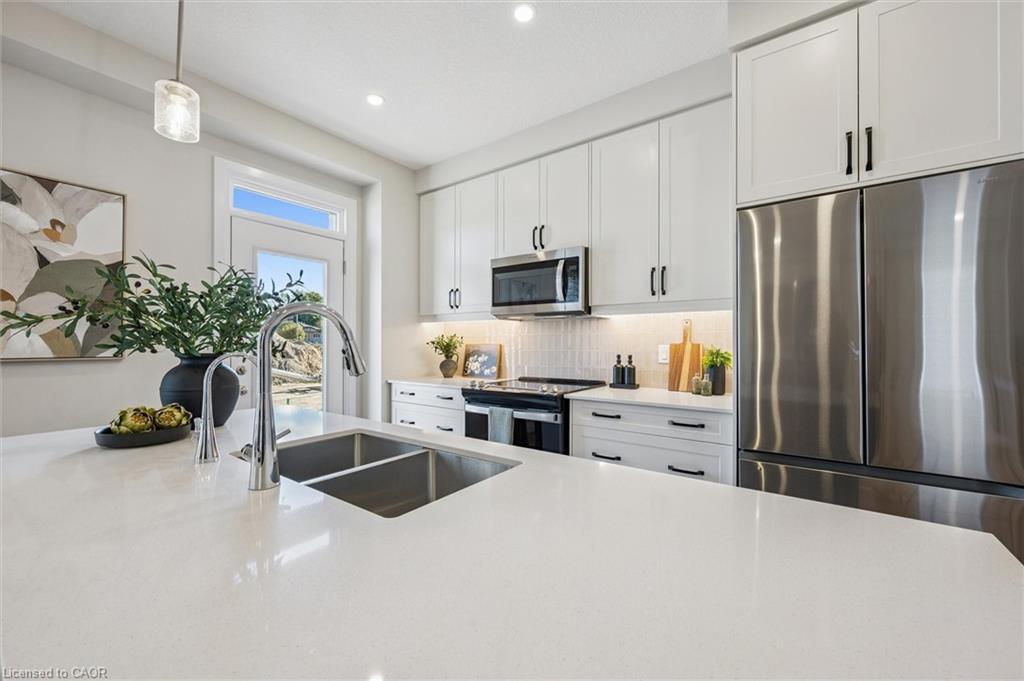 109 Catherine Street, New Hamburg, ON - Indoor Photo Showing Kitchen With Double Sink With Upgraded Kitchen