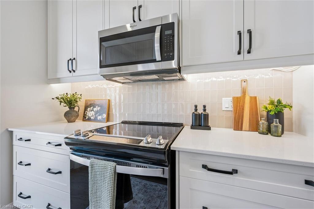 109 Catherine Street, New Hamburg, ON - Indoor Photo Showing Kitchen With Upgraded Kitchen