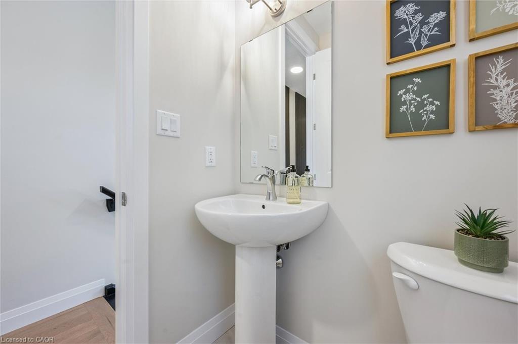 109 Catherine Street, New Hamburg, ON - Indoor Photo Showing Bathroom