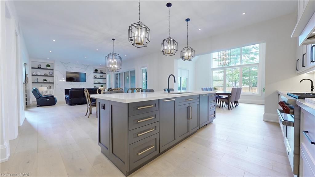 212 Southview Road, Oakville, ON - Indoor Photo Showing Kitchen With Upgraded Kitchen