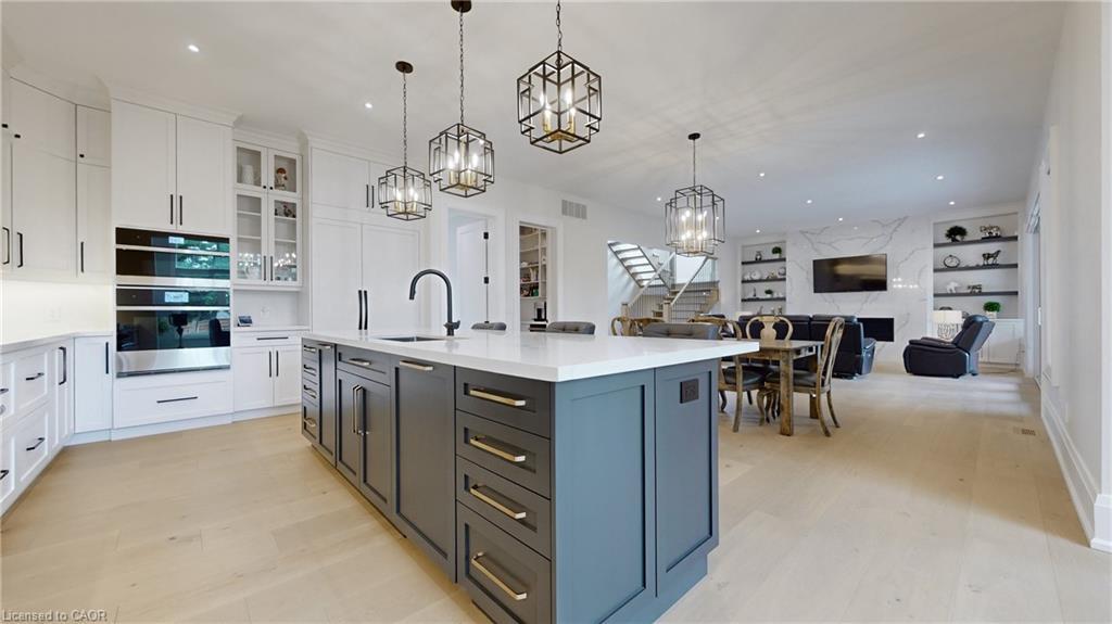 212 Southview Road, Oakville, ON - Indoor Photo Showing Kitchen With Upgraded Kitchen