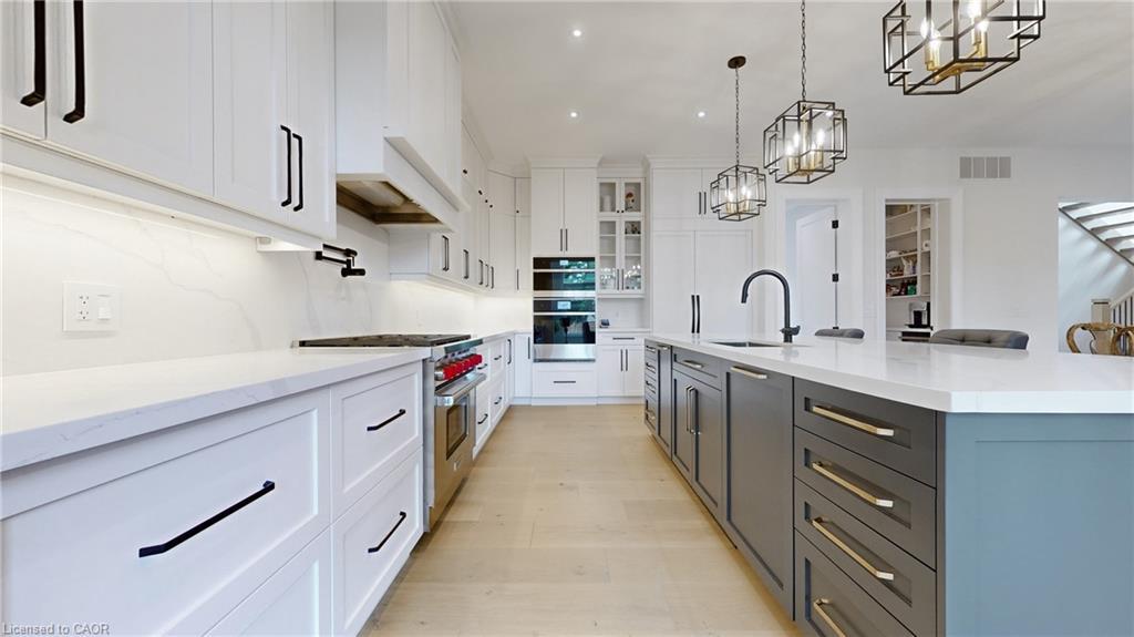 212 Southview Road, Oakville, ON - Indoor Photo Showing Kitchen With Upgraded Kitchen