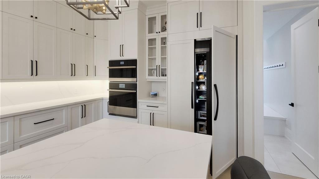 212 Southview Road, Oakville, ON - Indoor Photo Showing Kitchen