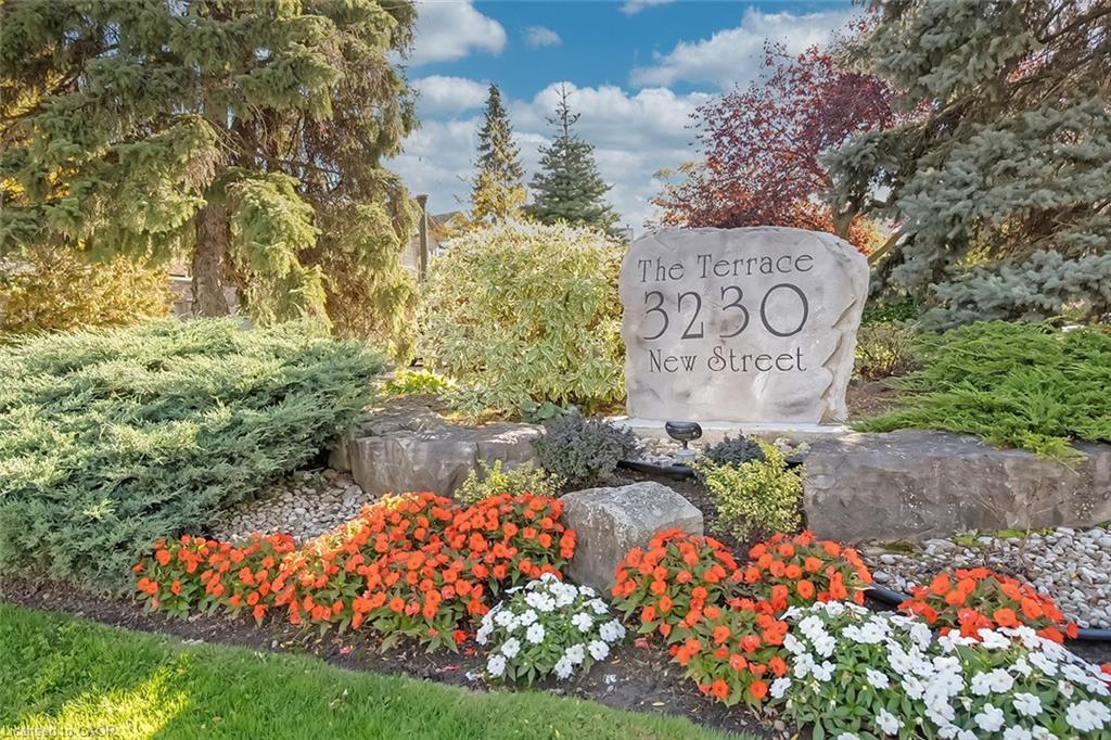 19-3230 New Street, Burlington, ON - Outdoor