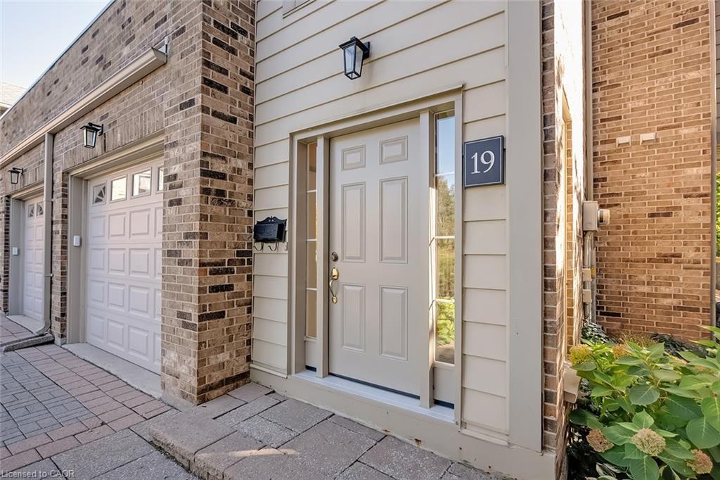 19-3230 New Street, Burlington, ON - Outdoor