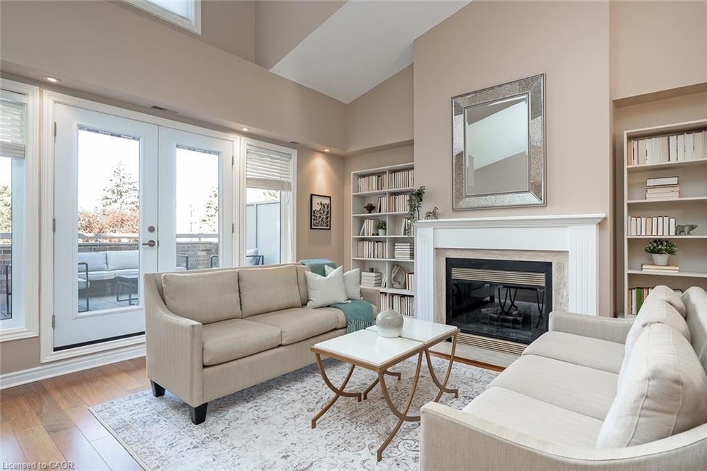 19-3230 New Street, Burlington, ON - Indoor Photo Showing Living Room With Fireplace