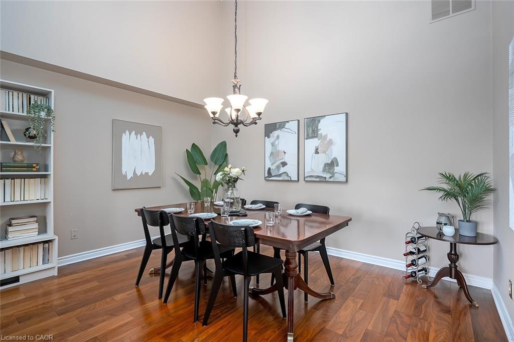 19-3230 New Street, Burlington, ON - Indoor Photo Showing Dining Room