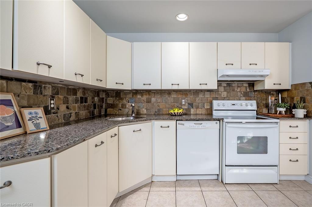 19-3230 New Street, Burlington, ON - Indoor Photo Showing Kitchen
