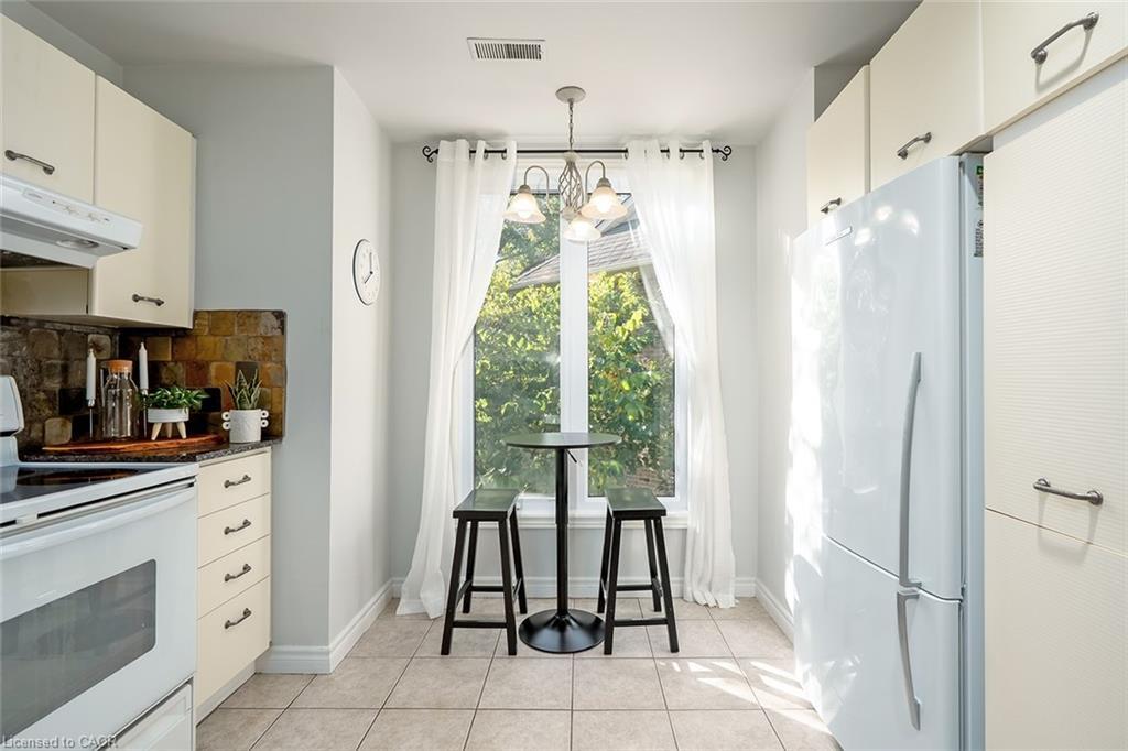 19-3230 New Street, Burlington, ON - Indoor Photo Showing Kitchen