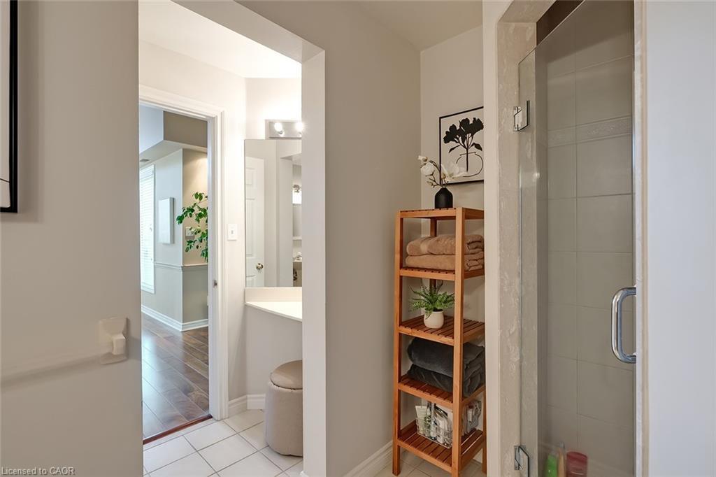 19-3230 New Street, Burlington, ON - Indoor