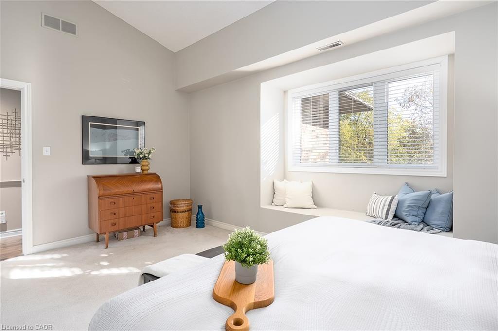 19-3230 New Street, Burlington, ON - Indoor Photo Showing Bedroom