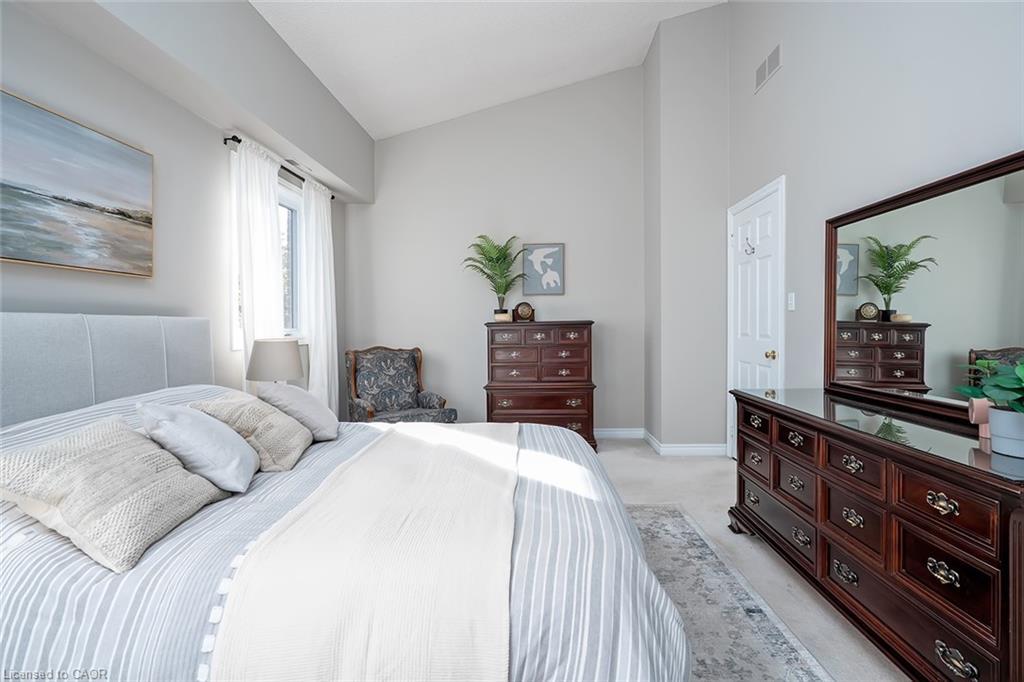 19-3230 New Street, Burlington, ON - Indoor Photo Showing Bedroom