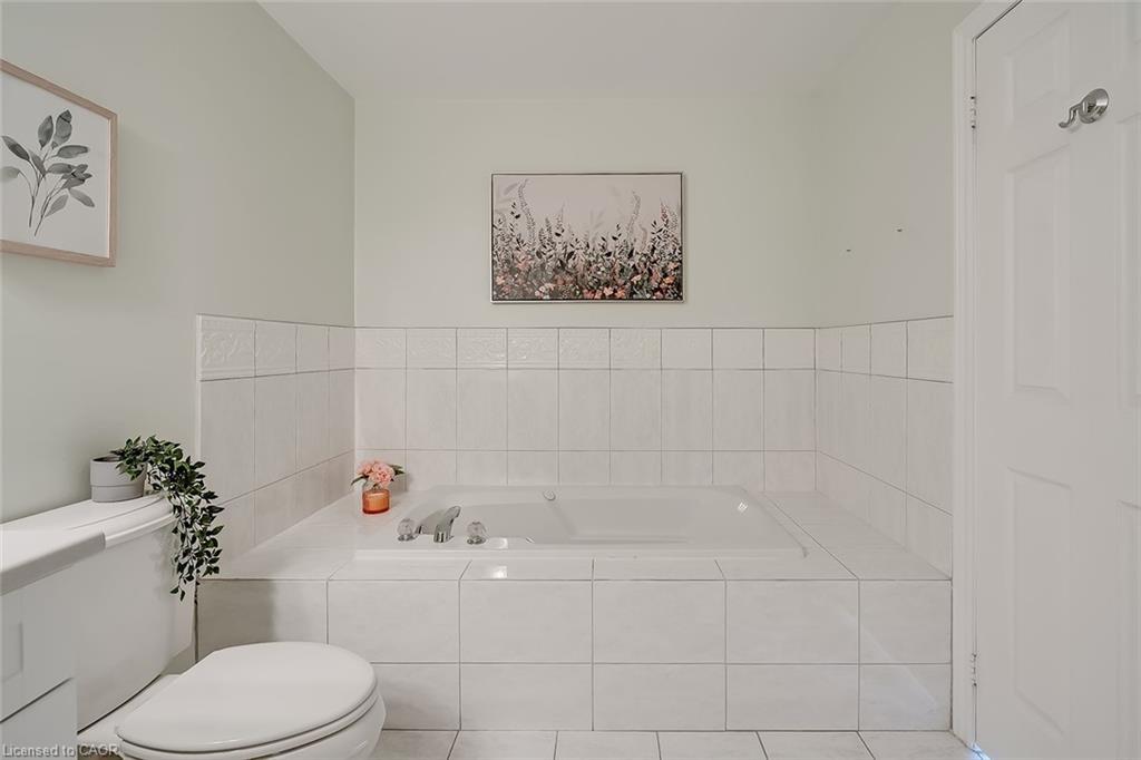 19-3230 New Street, Burlington, ON - Indoor Photo Showing Bathroom