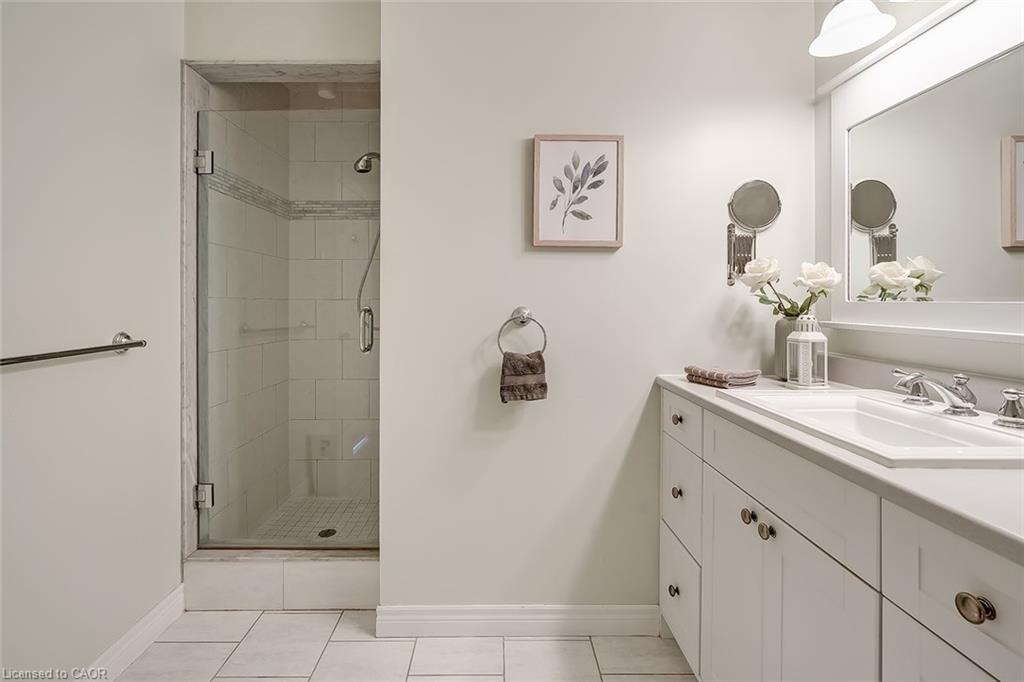 19-3230 New Street, Burlington, ON - Indoor Photo Showing Bathroom