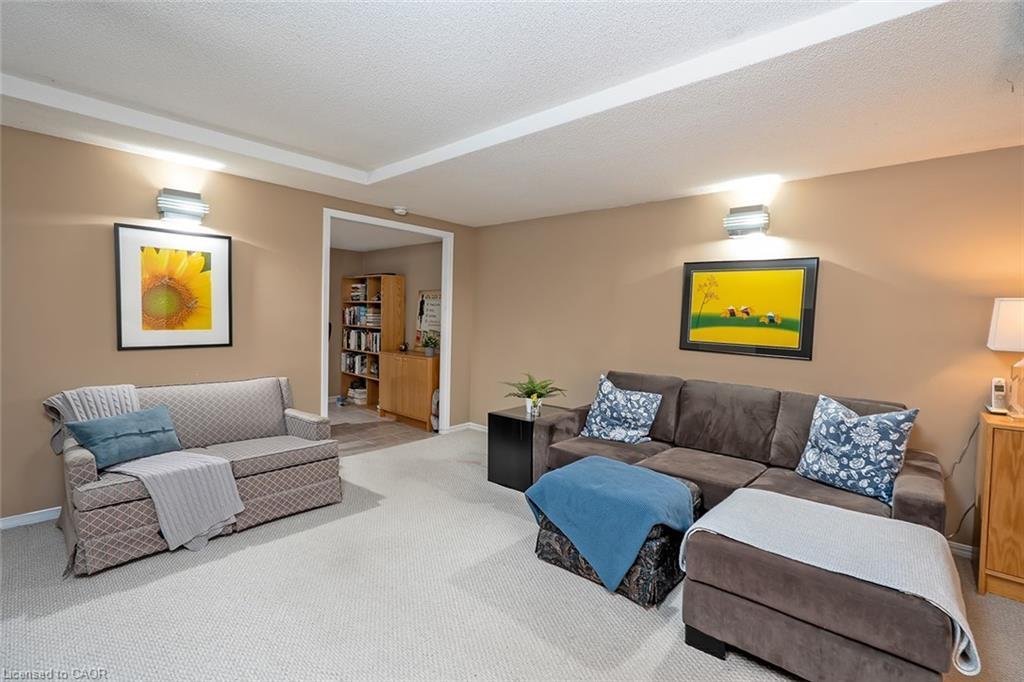 19-3230 New Street, Burlington, ON - Indoor Photo Showing Living Room