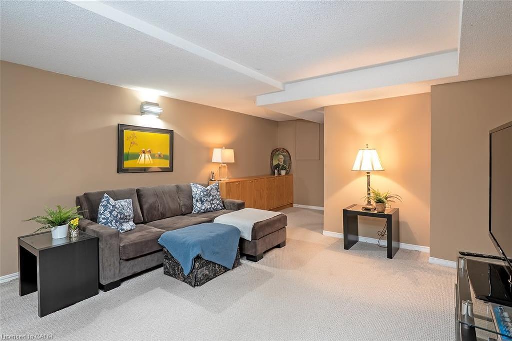 19-3230 New Street, Burlington, ON - Indoor Photo Showing Living Room